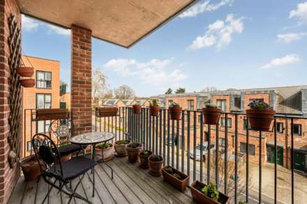 Myers Court, Brentford, Image 9