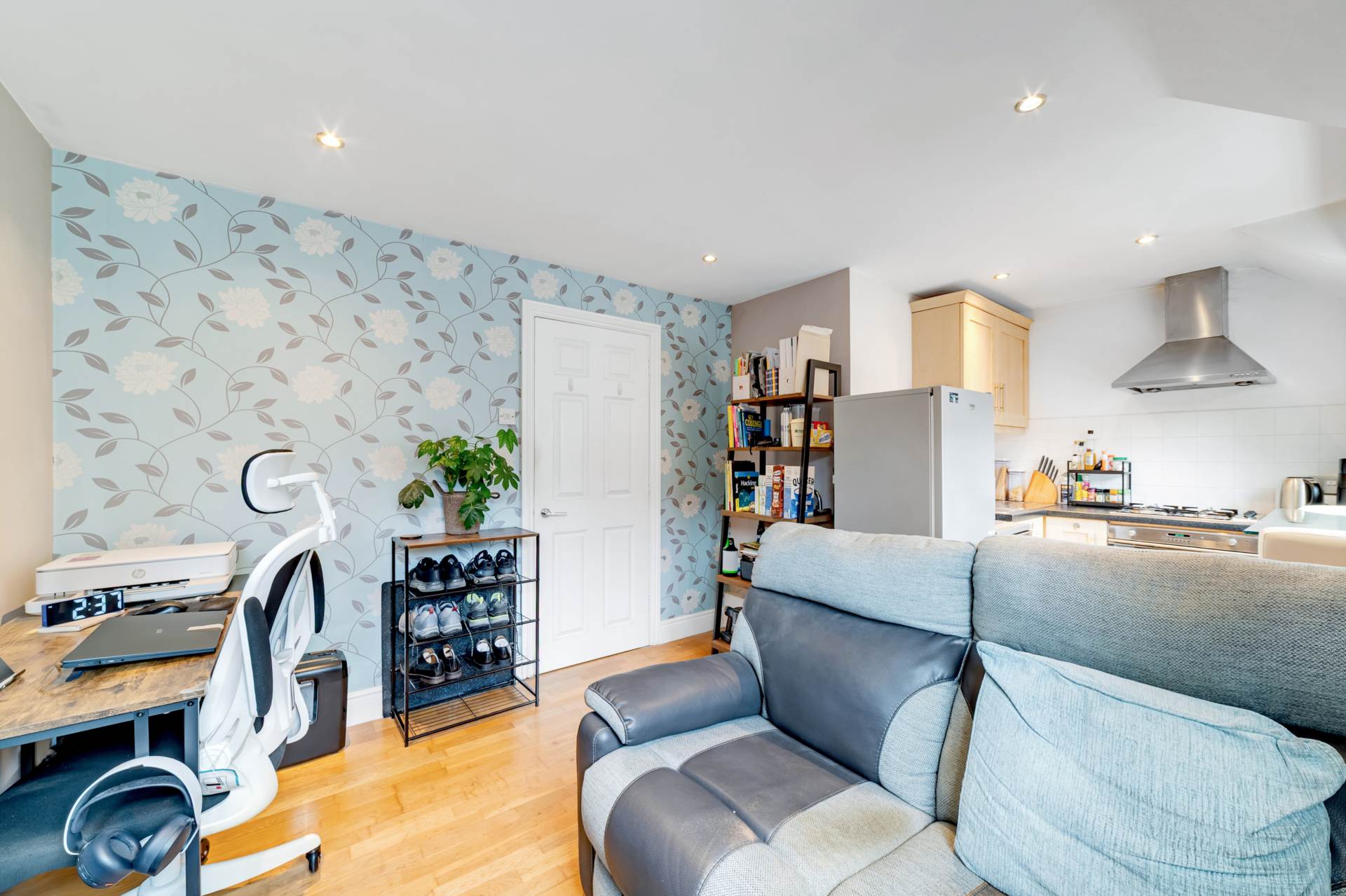 High Street, Brentford, Image 3