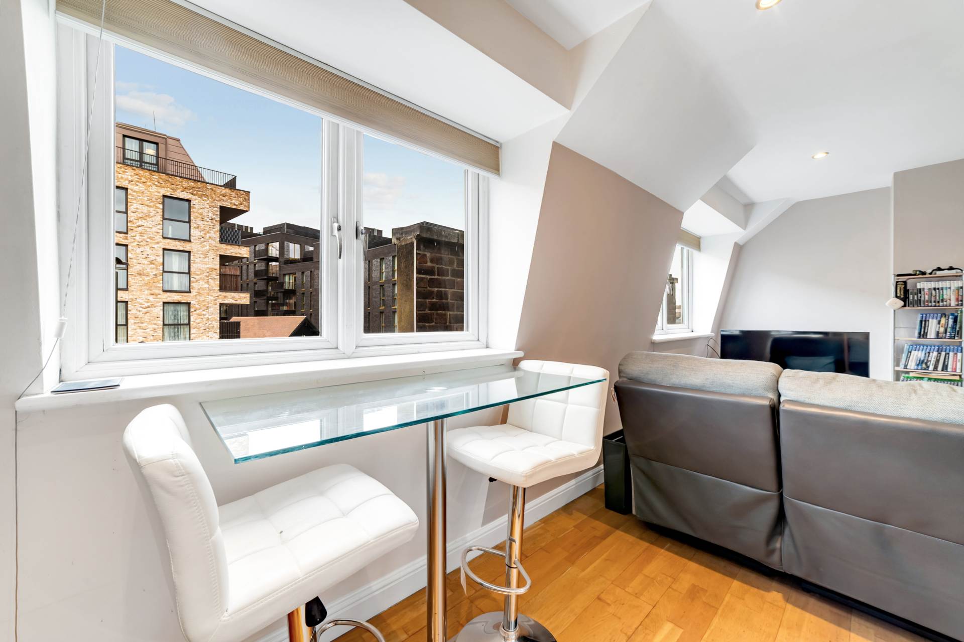 High Street, Brentford, Image 4