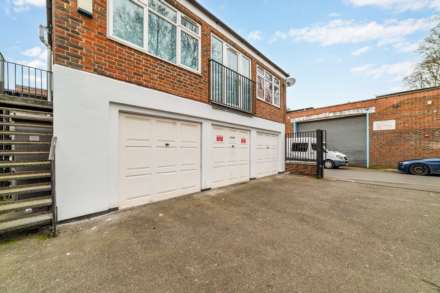 High Street, Brentford, Image 10