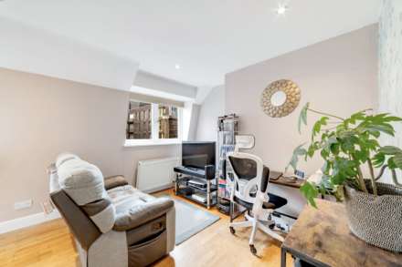 High Street, Brentford, Image 2