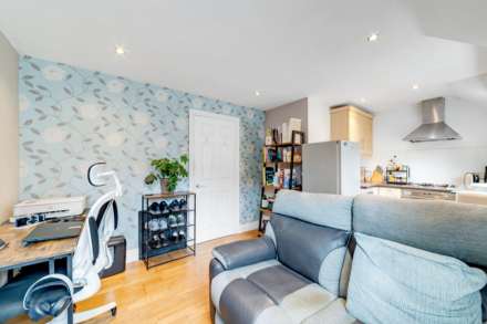 High Street, Brentford, Image 3