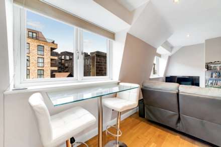 High Street, Brentford, Image 4