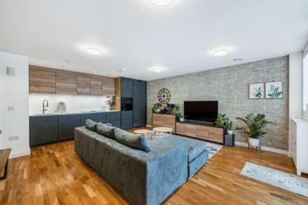 Baltic Avenue, Brentford, Image 3