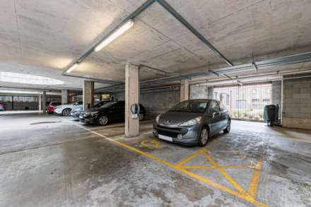 Myers Court, Brentford, Image 16