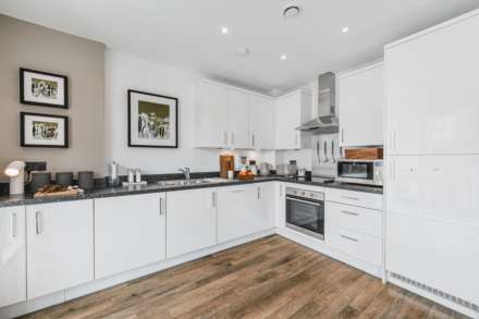 Myers Court, Brentford, Image 3