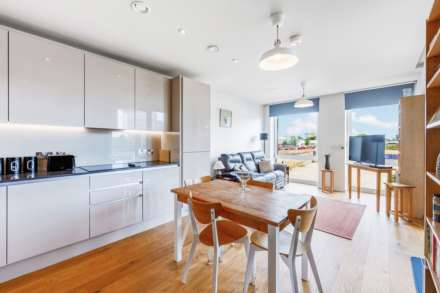 Isambard Court, Brentford Lock West, Image 3