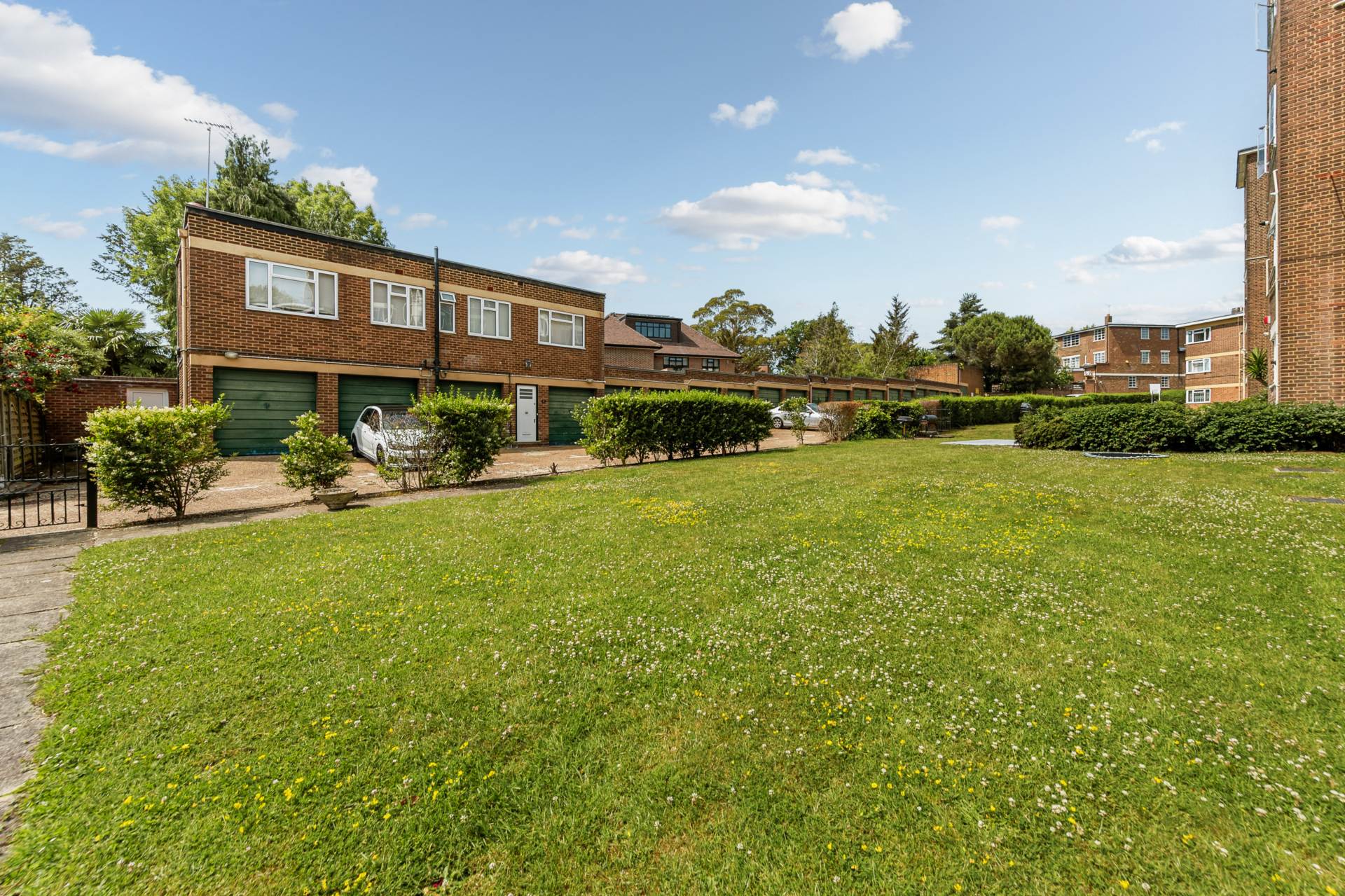 Hanger Court, Hanger Green, Image 11