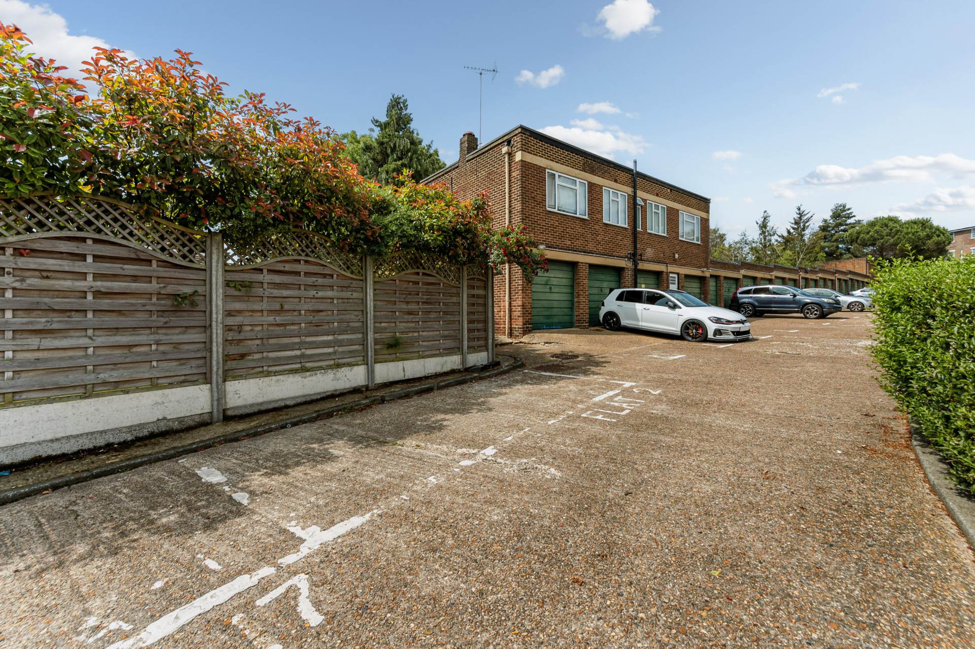 Hanger Court, Hanger Green, Image 12