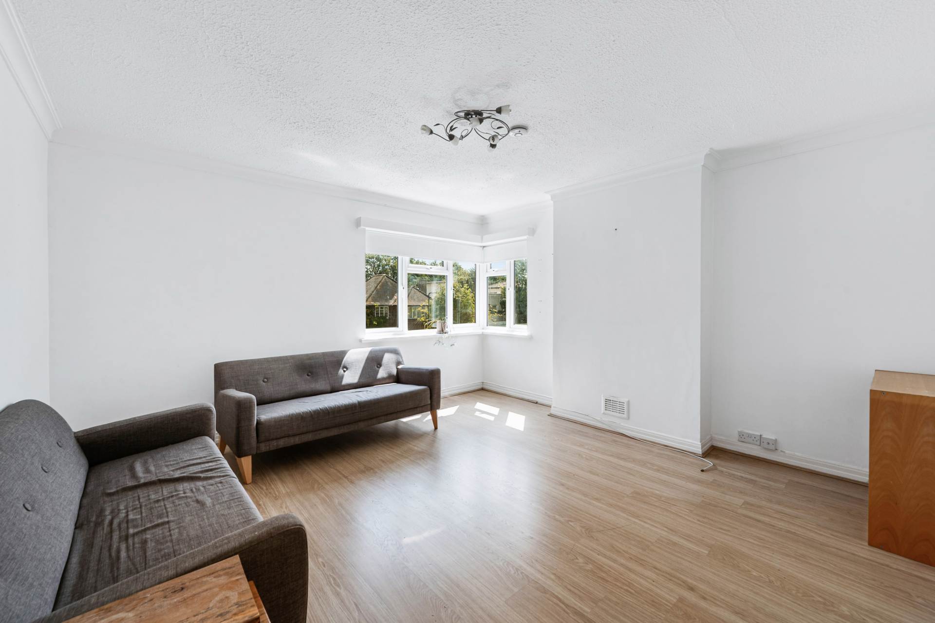 Hanger Court, Hanger Green, Image 3