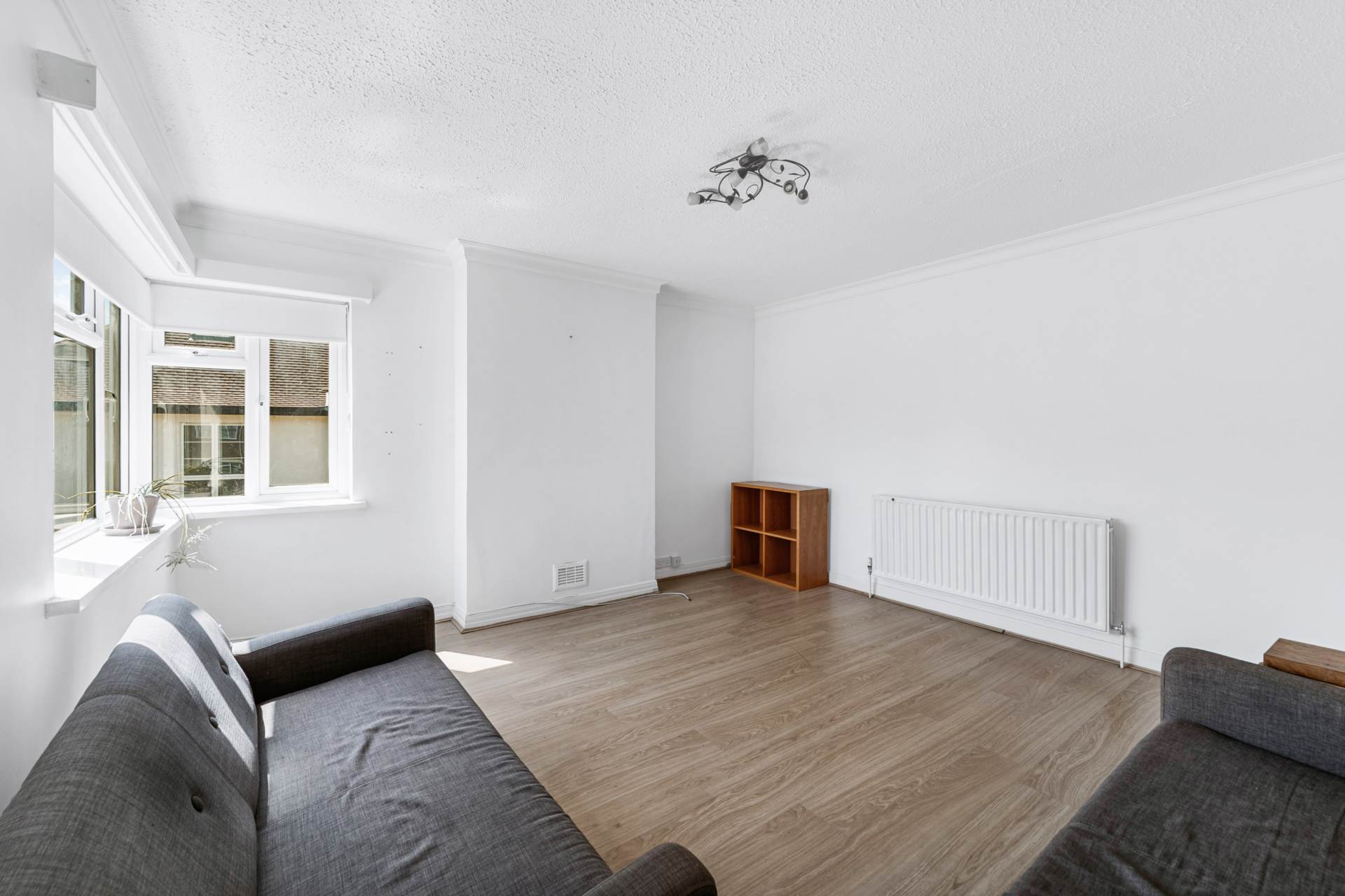 Hanger Court, Hanger Green, Image 4