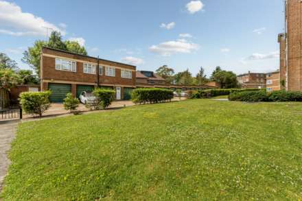 Hanger Court, Hanger Green, Image 11
