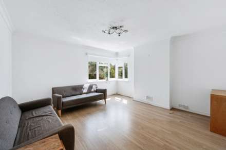 Hanger Court, Hanger Green, Image 3
