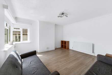 Hanger Court, Hanger Green, Image 4