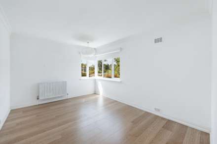Hanger Court, Hanger Green, Image 7