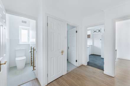 Hanger Court, Hanger Green, Image 9