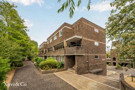 Julius Court, Brentford, Image 2