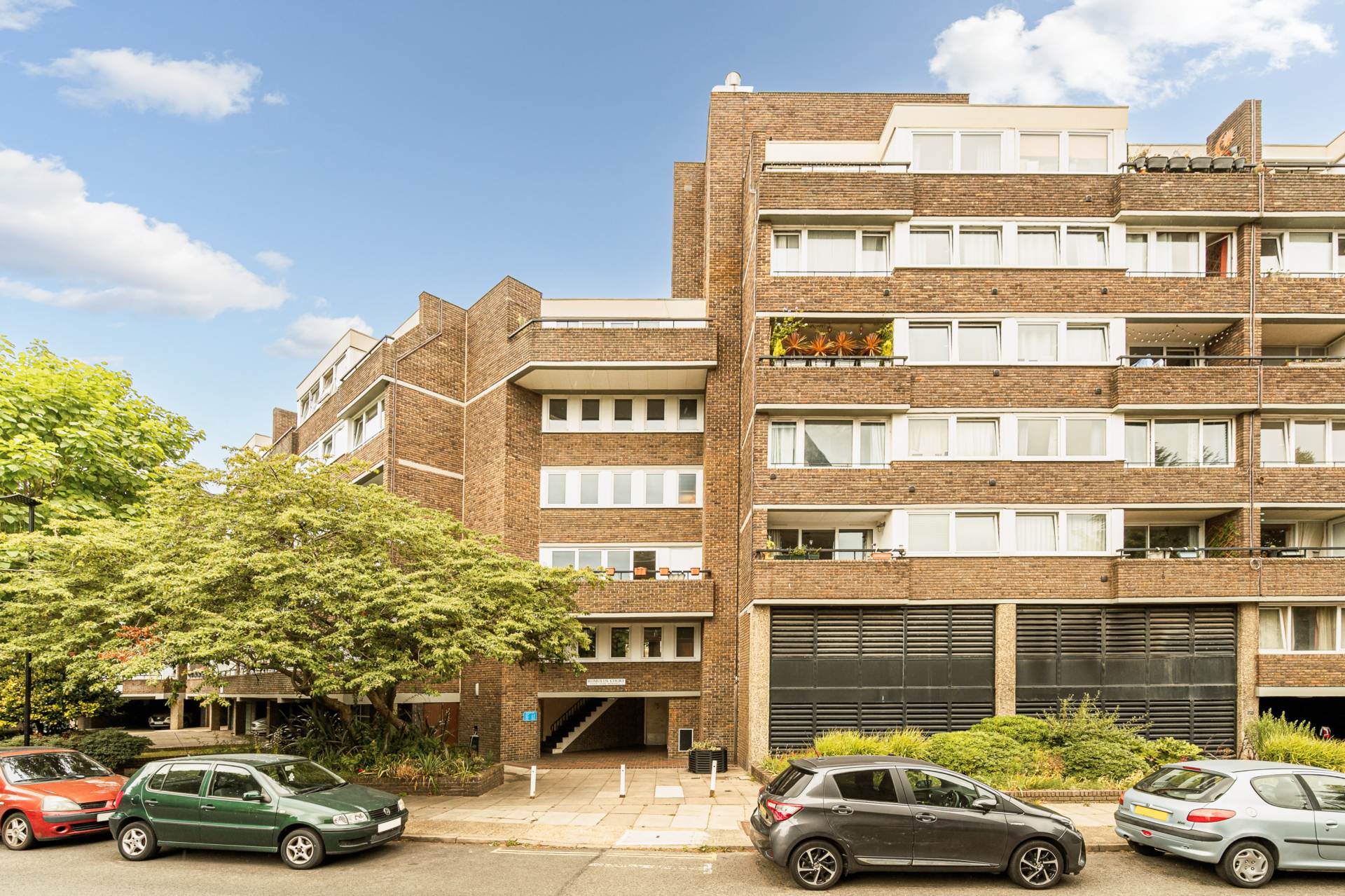 Romulus Court, Justin Close, Brentford Dock, Image 1