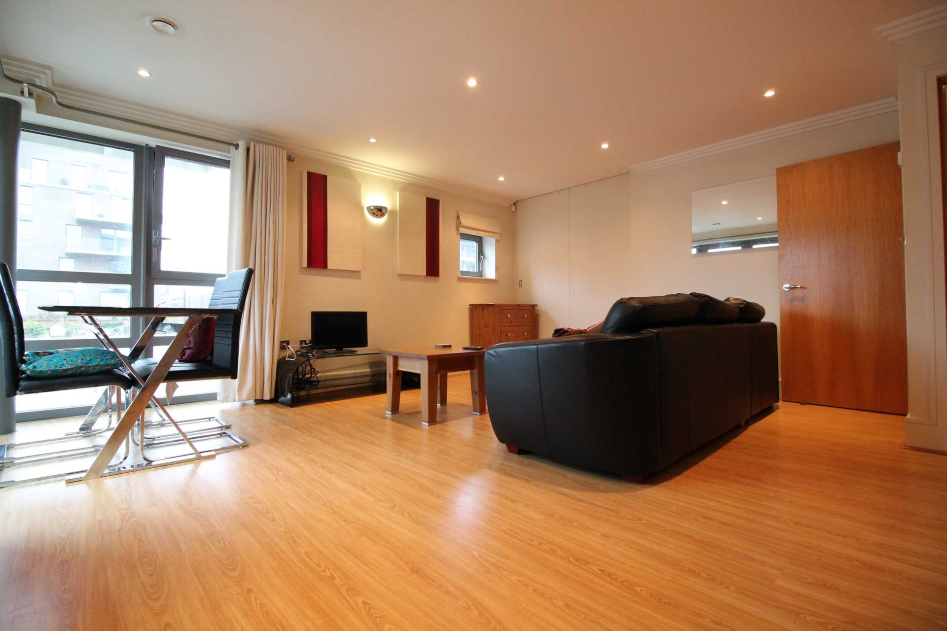 The Island, Brentford, Image 4