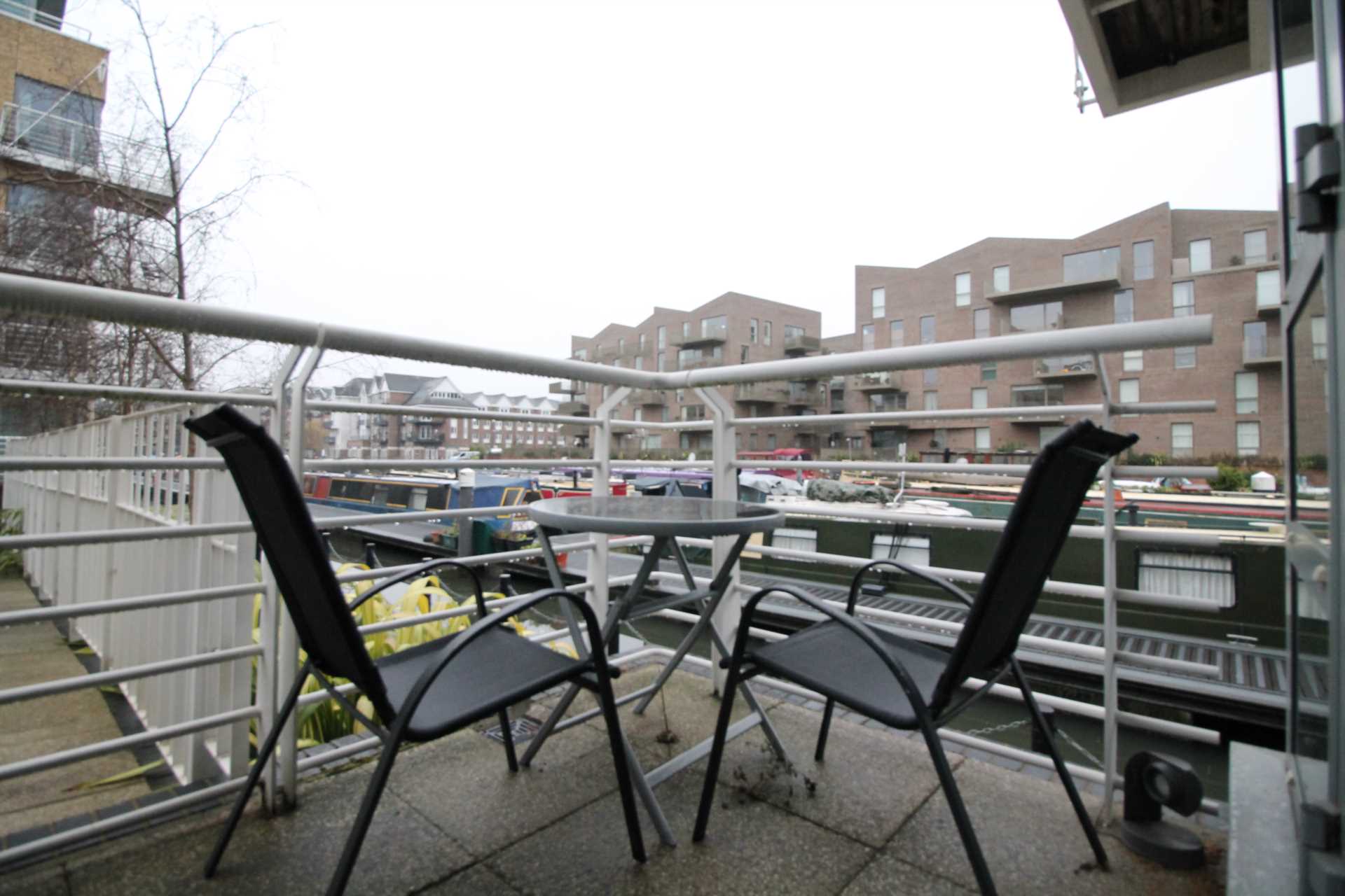 The Island, Brentford, Image 7