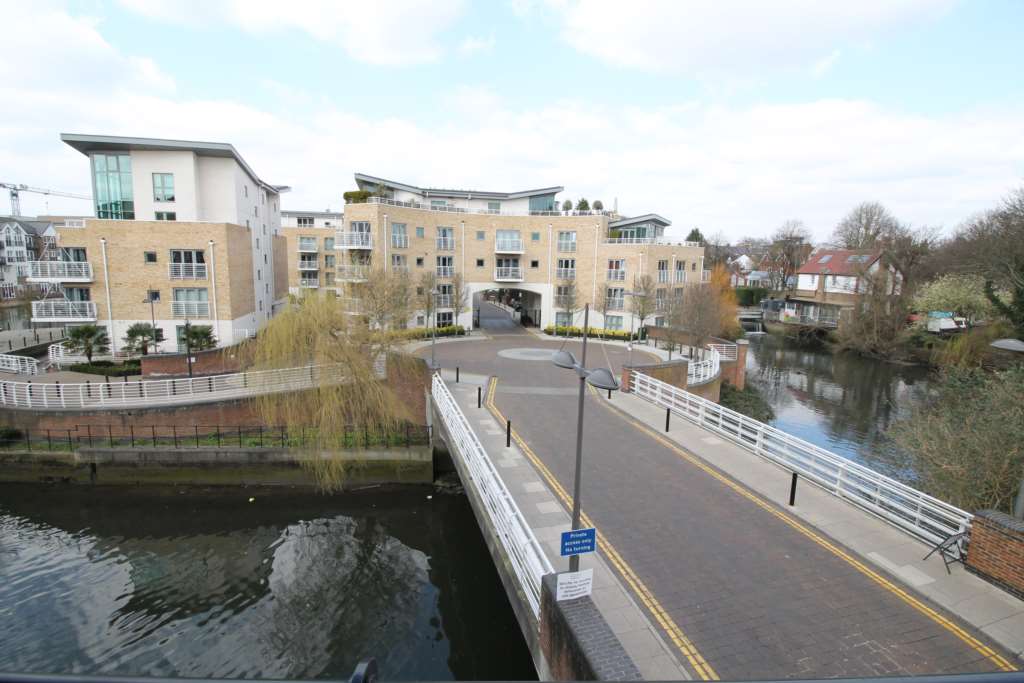 Brentford Lock, Brentford, Image 1