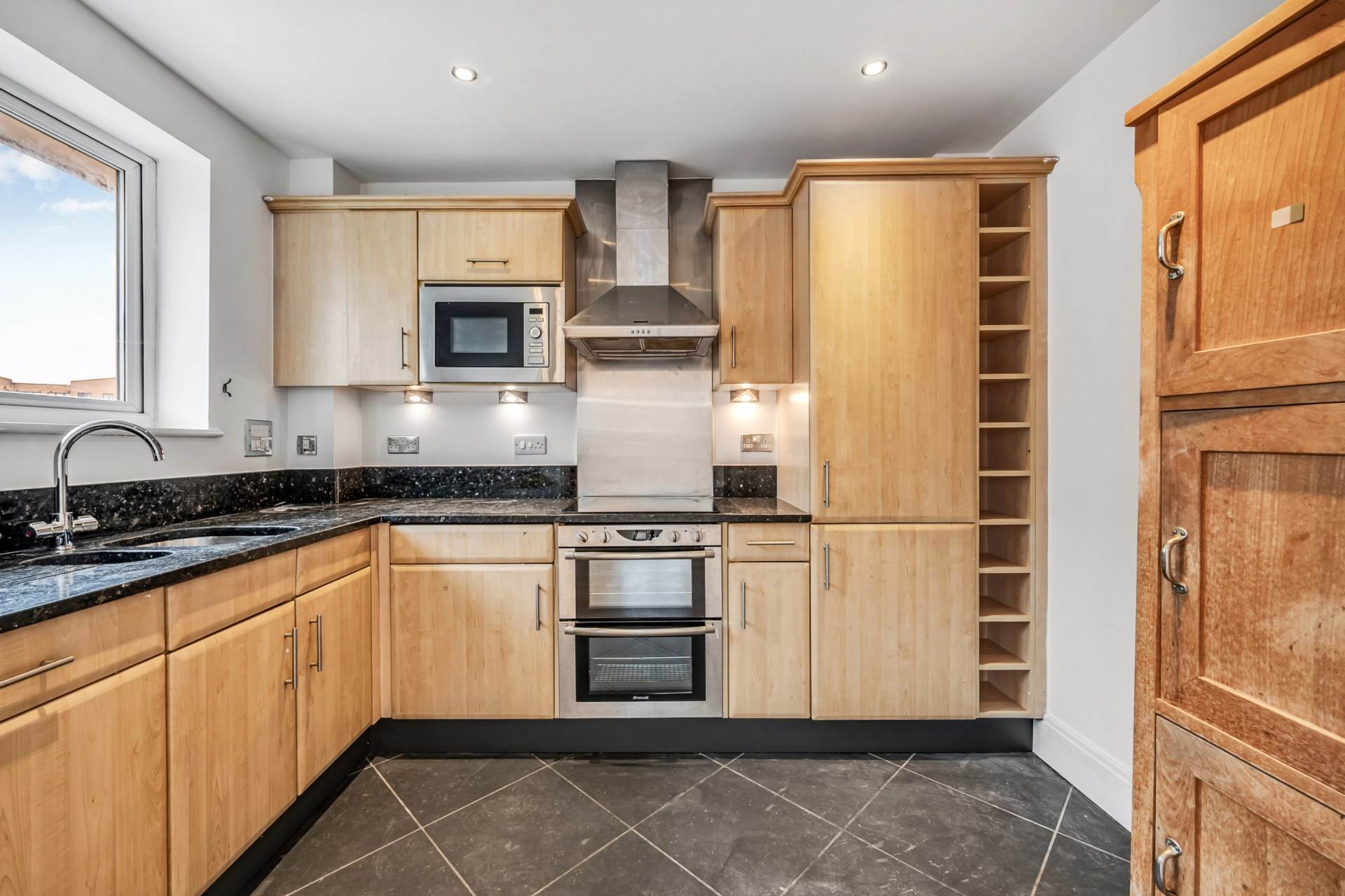 High Street, Brentford, Image 4