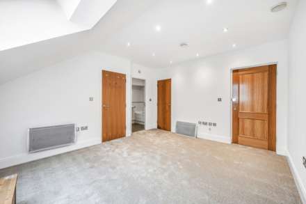 High Street, Brentford, Image 12