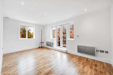 High Street, Brentford, Image 3