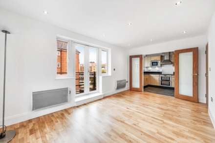 High Street, Brentford, Image 5