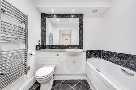 High Street, Brentford, Image 6