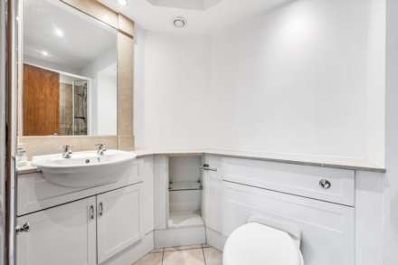 High Street, Brentford, Image 8