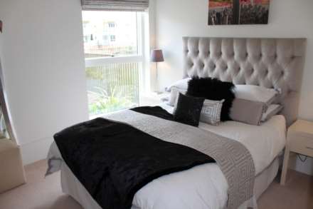 Durham Wharf Drive, Brentford, Image 4