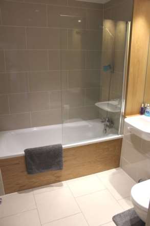 Durham Wharf Drive, Brentford, Image 6