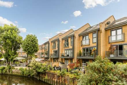 Market Place,'The Butts', Brentford, Image 1