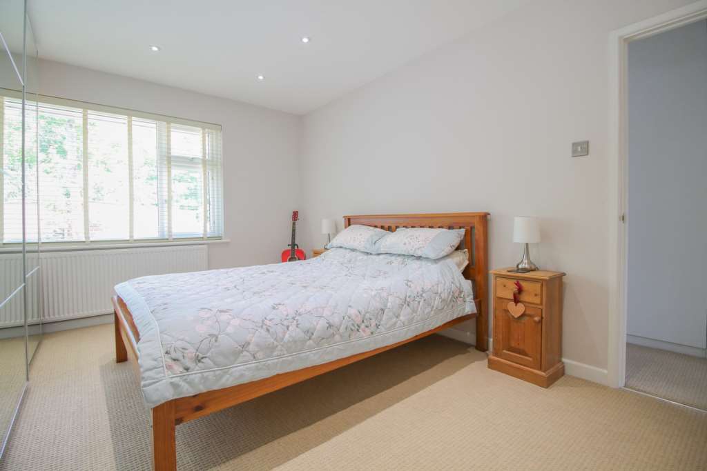 Brambles Close, Isleworth, Image 11