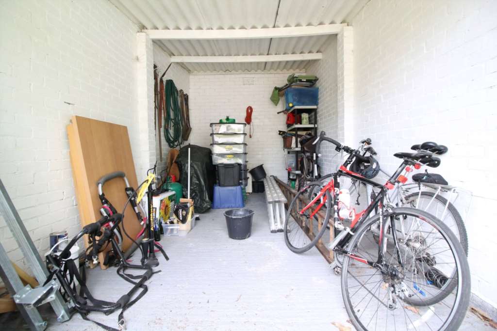 Brambles Close, Isleworth, Image 14