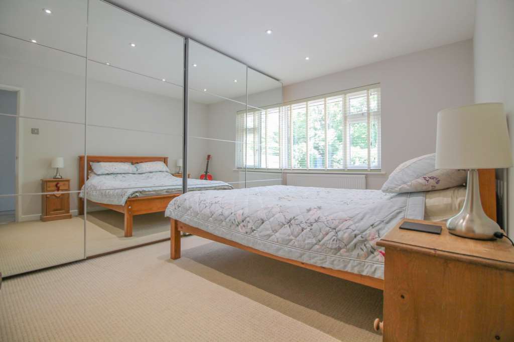 Brambles Close, Isleworth, Image 4