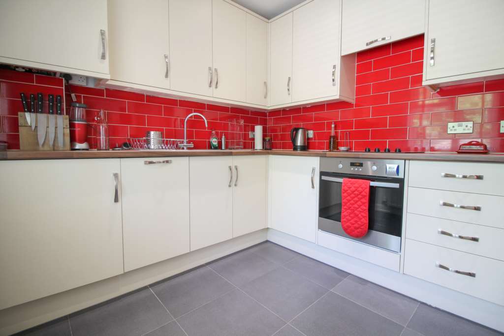 Brambles Close, Isleworth, Image 5