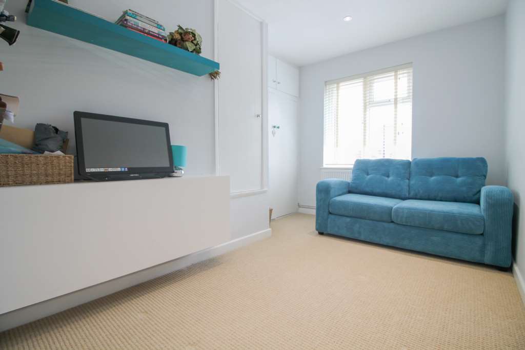 Brambles Close, Isleworth, Image 8