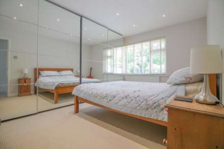 Brambles Close, Isleworth, Image 4