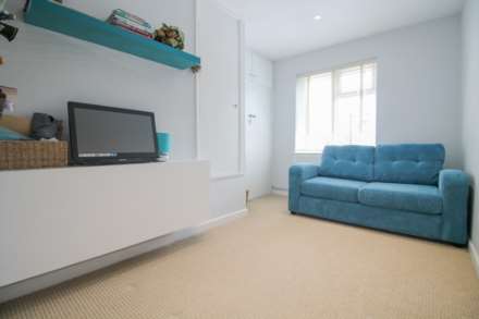 Brambles Close, Isleworth, Image 8