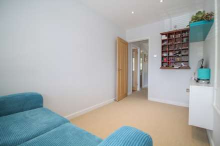 Brambles Close, Isleworth, Image 9