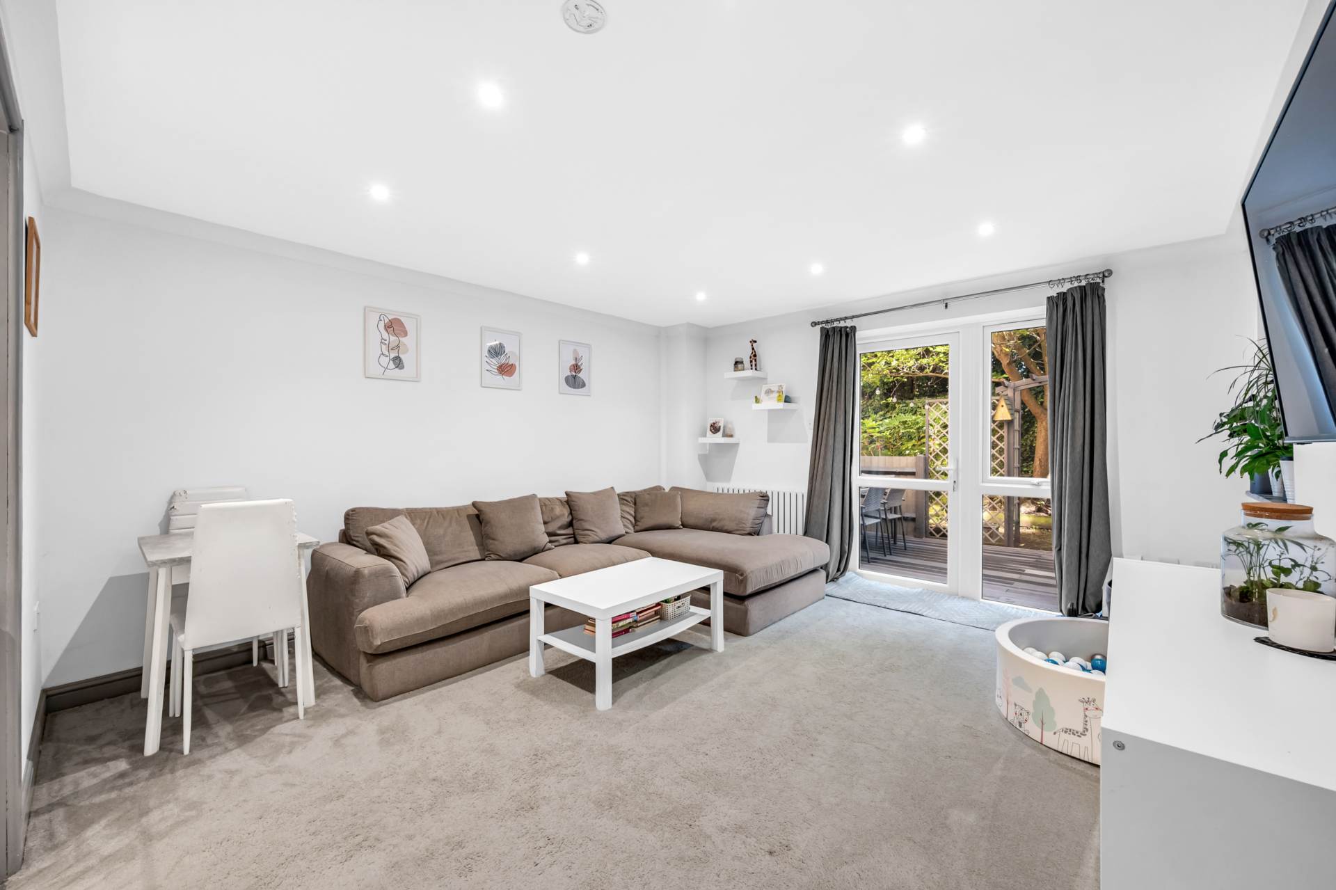 Bordeston Court,The Ham, Brentford, Image 3