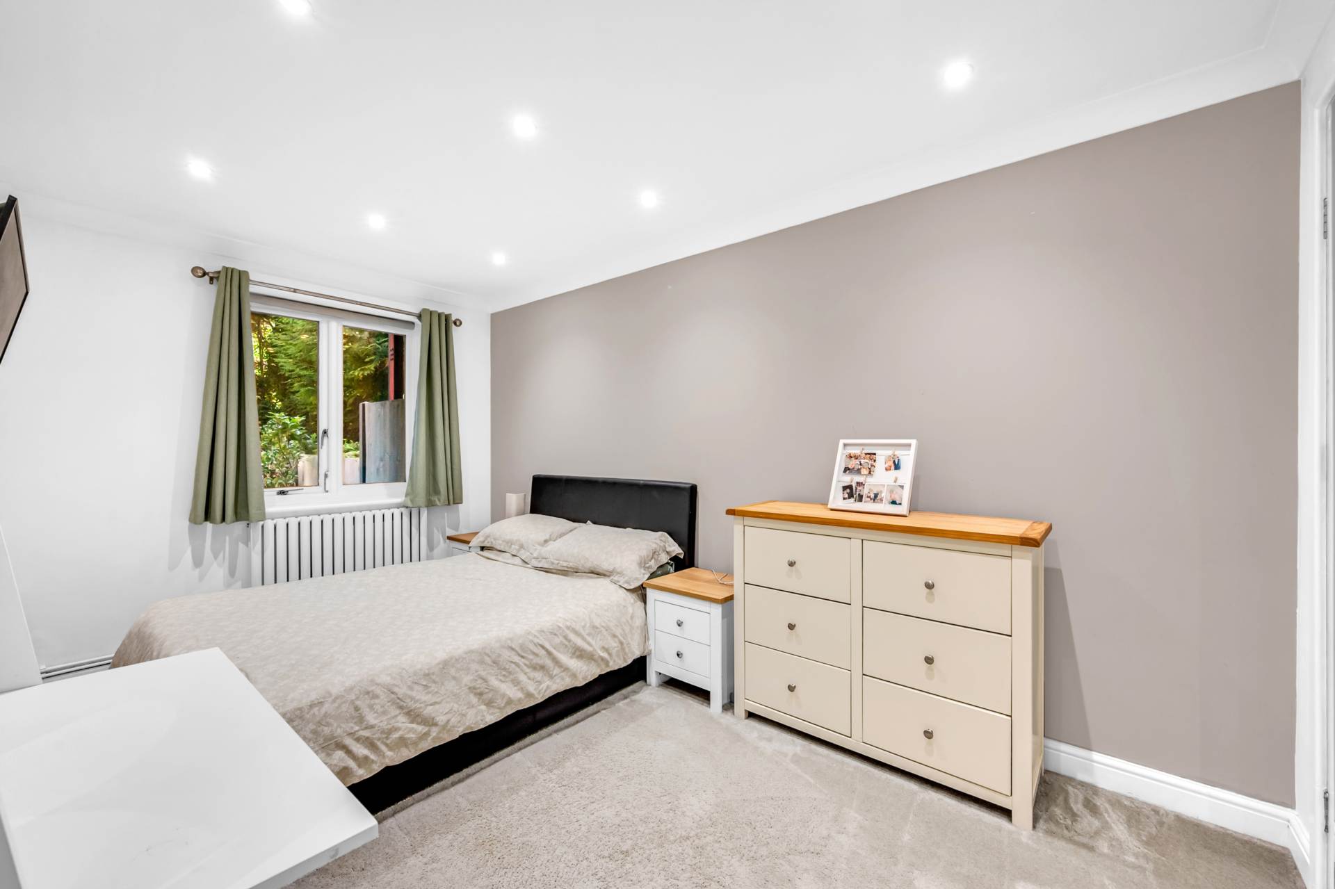Bordeston Court,The Ham, Brentford, Image 6