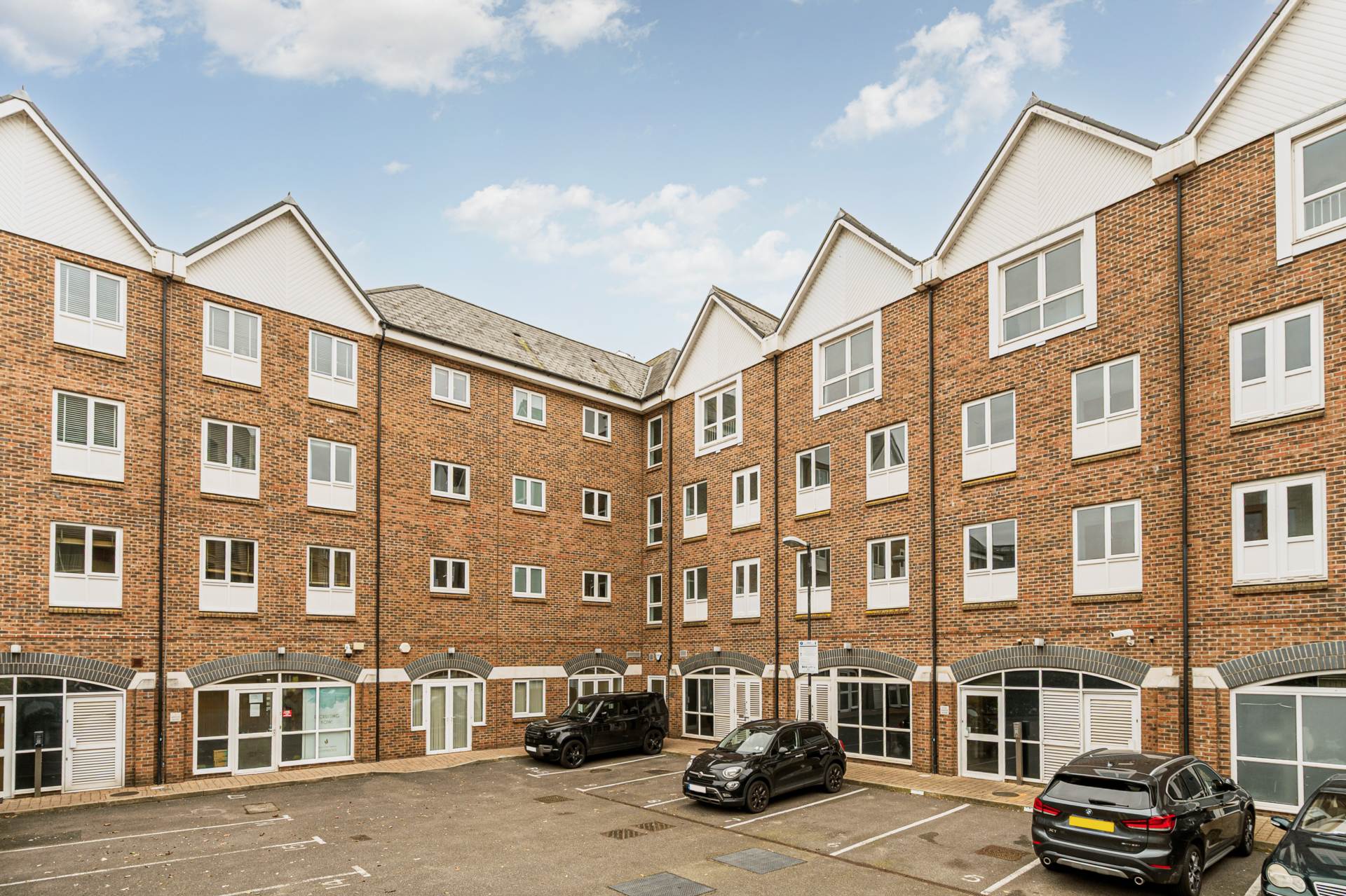 Canute House, Brentford, Image 16