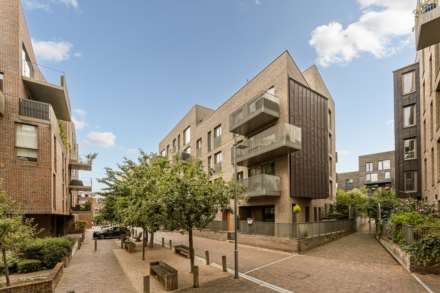 Bowline Court, Brentford Lock West