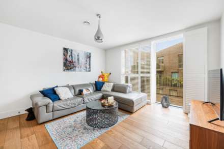 Bowline Court, Brentford Lock West, Image 4