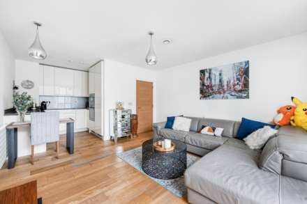 Bowline Court, Brentford Lock West, Image 5