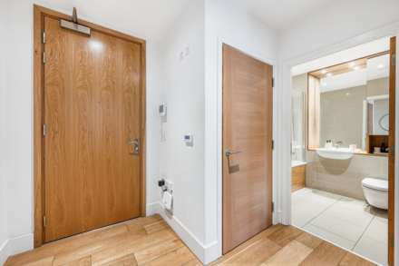 Bowline Court, Brentford Lock West, Image 8