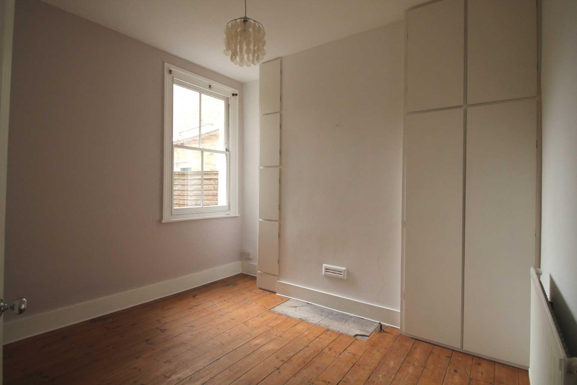 Mafeking Avenue, Brentford, Image 4